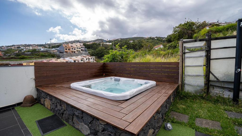 Jacuzzi. Estrelas. Silêncio.